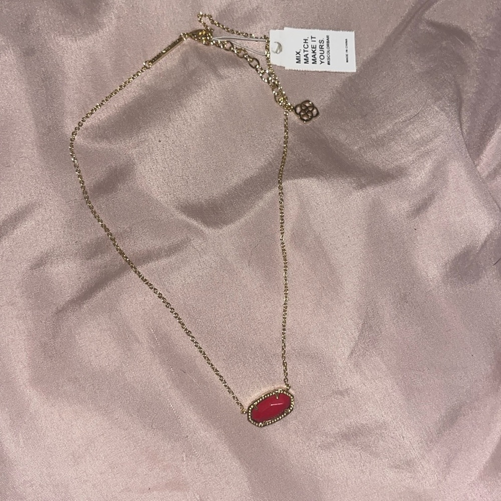 Kendra Scott necklace
